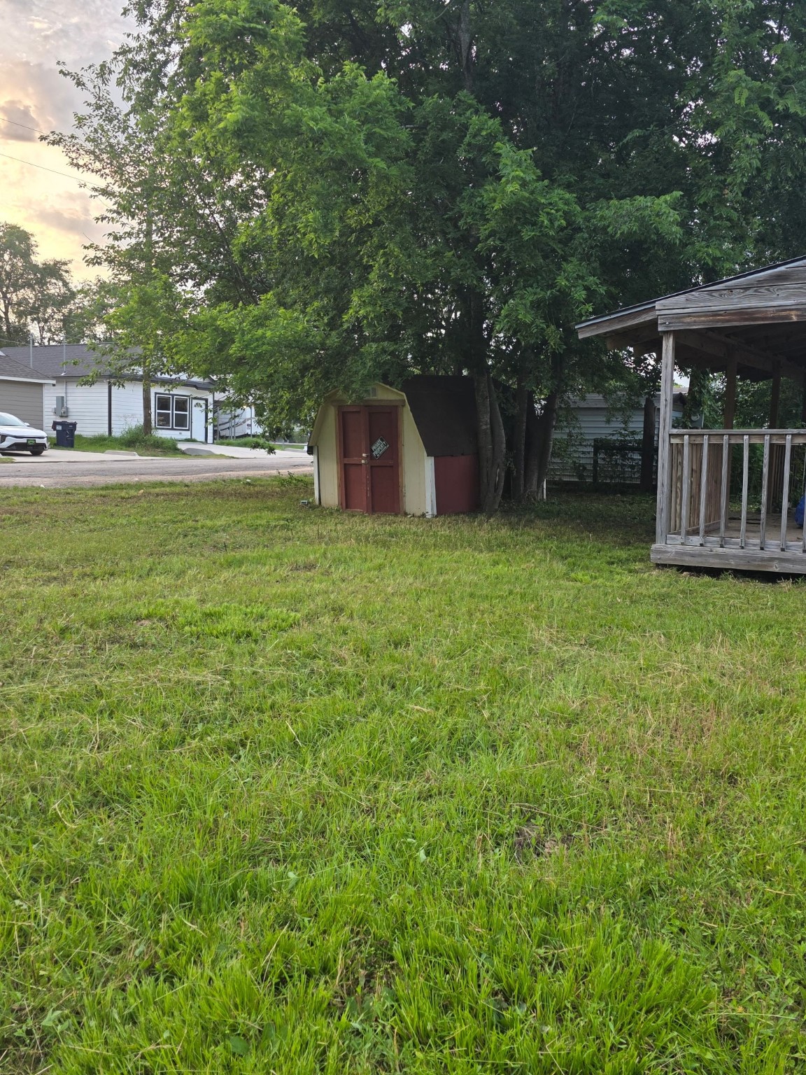 11369 Underwood Street Willis, TX 77318 - Photo 4 of 9 a front view of a house with garden