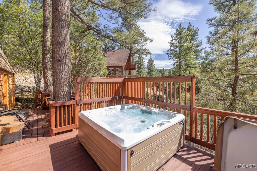 44185 Tim Ron Sugarloaf, CA 92386 - Photo 37 of 45 a terrace with outdoor seating