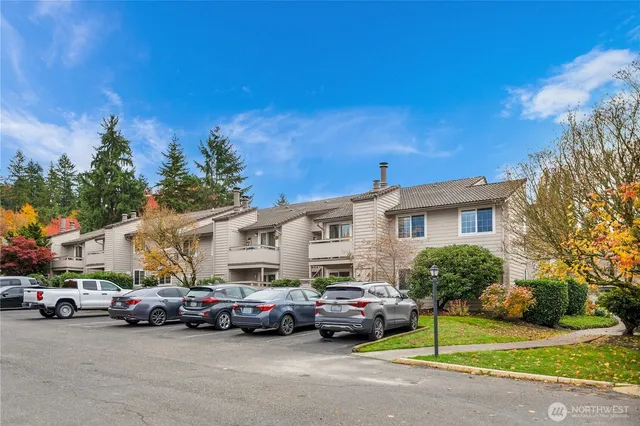 $379,950 | 14200 Northeast 171st Street, Unit E105, Woodinville, WA 98072