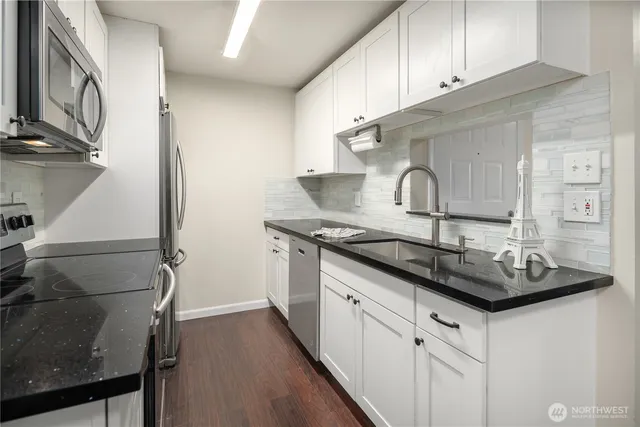 $379,950 | 14200 Northeast 171st Street, Unit E105, Woodinville, WA 98072