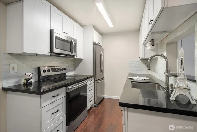 $379,950 | 14200 Northeast 171st Street, Unit E105, Woodinville, WA 98072