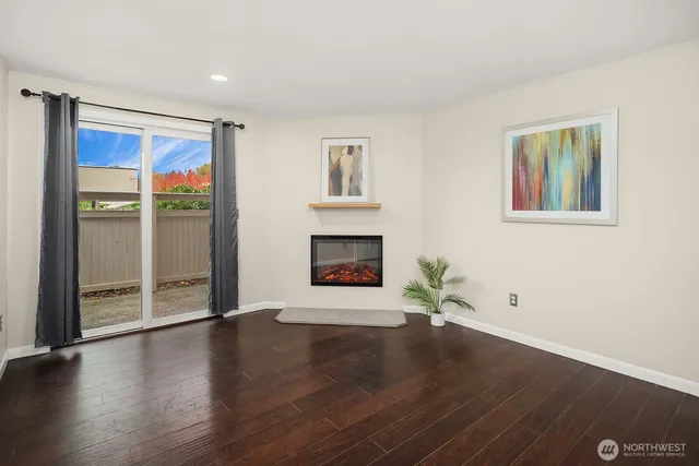 $379,950 | 14200 Northeast 171st Street, Unit E105, Woodinville, WA 98072