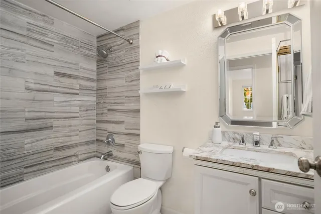 $379,950 | 14200 Northeast 171st Street, Unit E105, Woodinville, WA 98072