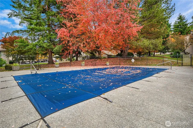 $379,950 | 14200 Northeast 171st Street, Unit E105, Woodinville, WA 98072