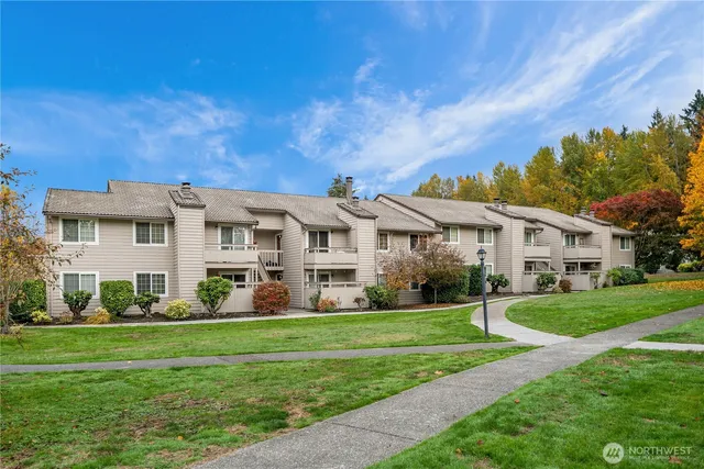 $379,950 | 14200 Northeast 171st Street, Unit E105, Woodinville, WA 98072