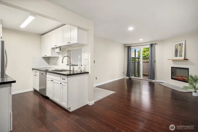 $379,950 | 14200 Northeast 171st Street, Unit E105, Woodinville, WA 98072