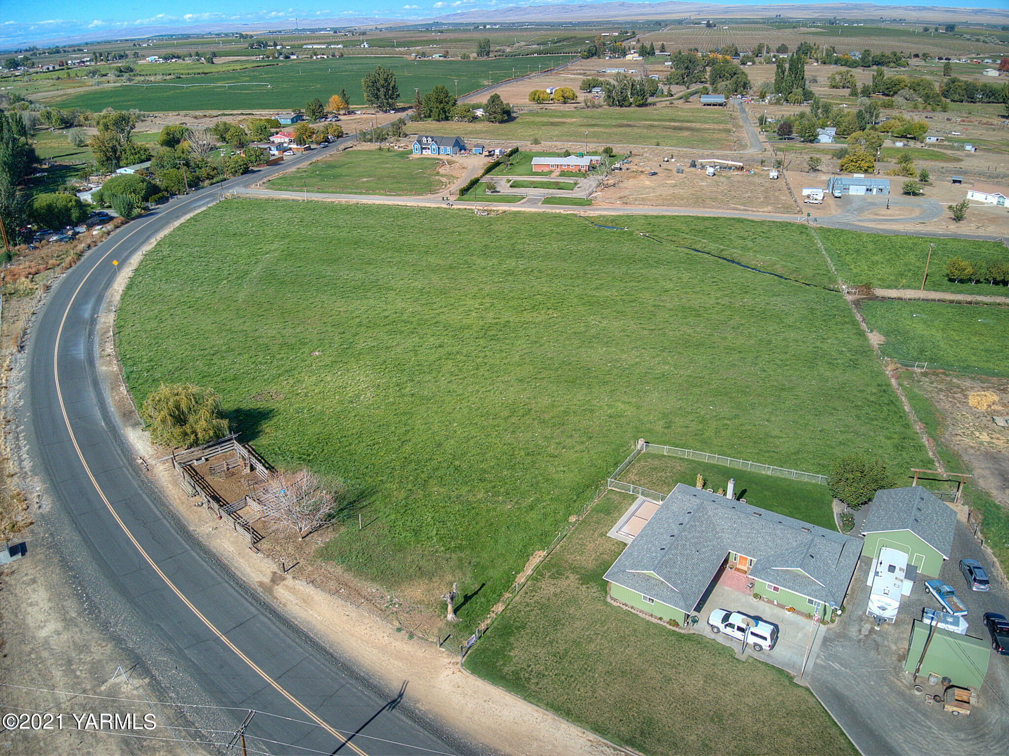 Nka North Missimer Road North Prosser, WA 99350 - Photo 11 of 11 an aerial view of a house with a yard