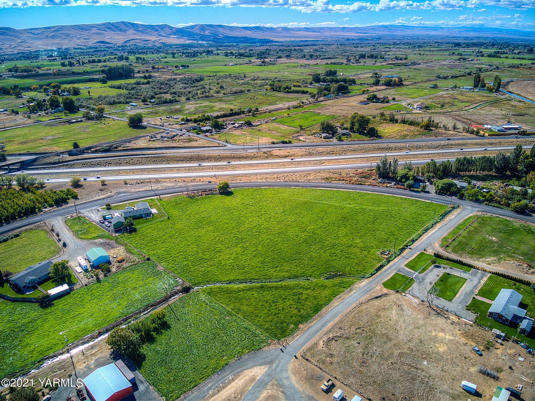 Nka North Missimer Road North Prosser, WA 99350 - Photo 8 of 11 a view of a lush green field