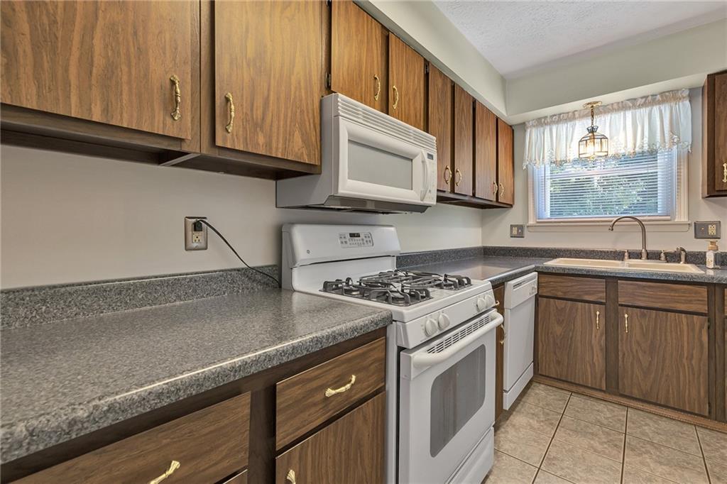 225 A Stone Quarry Road Monaca, PA 15061 - Photo 4 of 17 Gallery Image 4