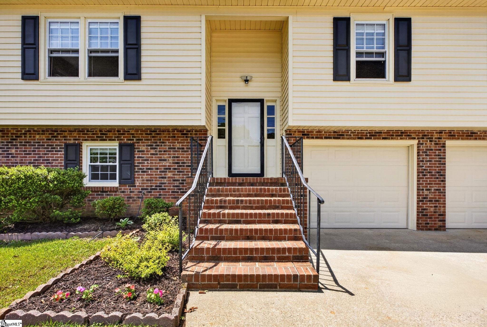 6 Royal Oak Court Greenville, SC 29607 - Photo 2 of 50