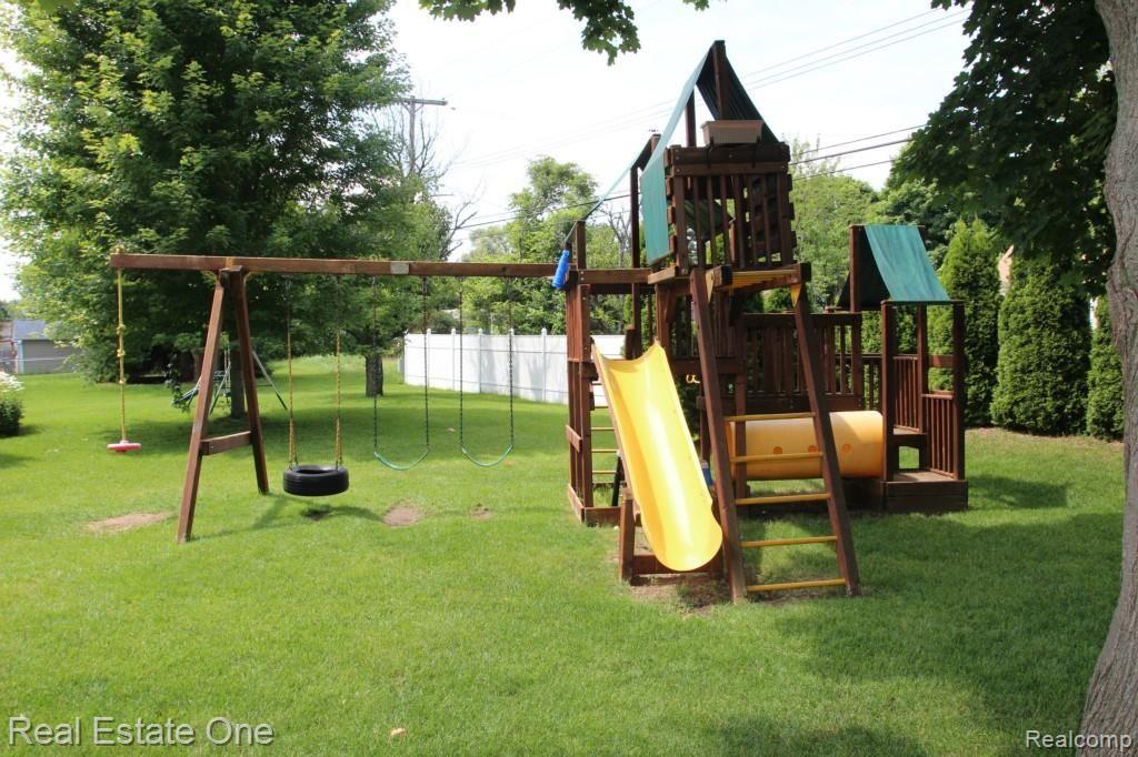 2710 Eastern Avenue Rochester, MI 48307 - Photo 10 of 38 IMG_9816.jpg