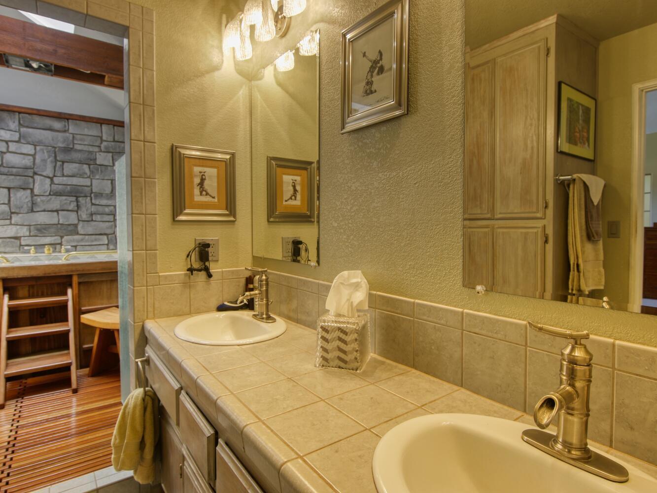 23760 El Rancho Drive Tehachapi, CA 93561 - Photo 21 of 40 a bathroom with a sink and a mirror
