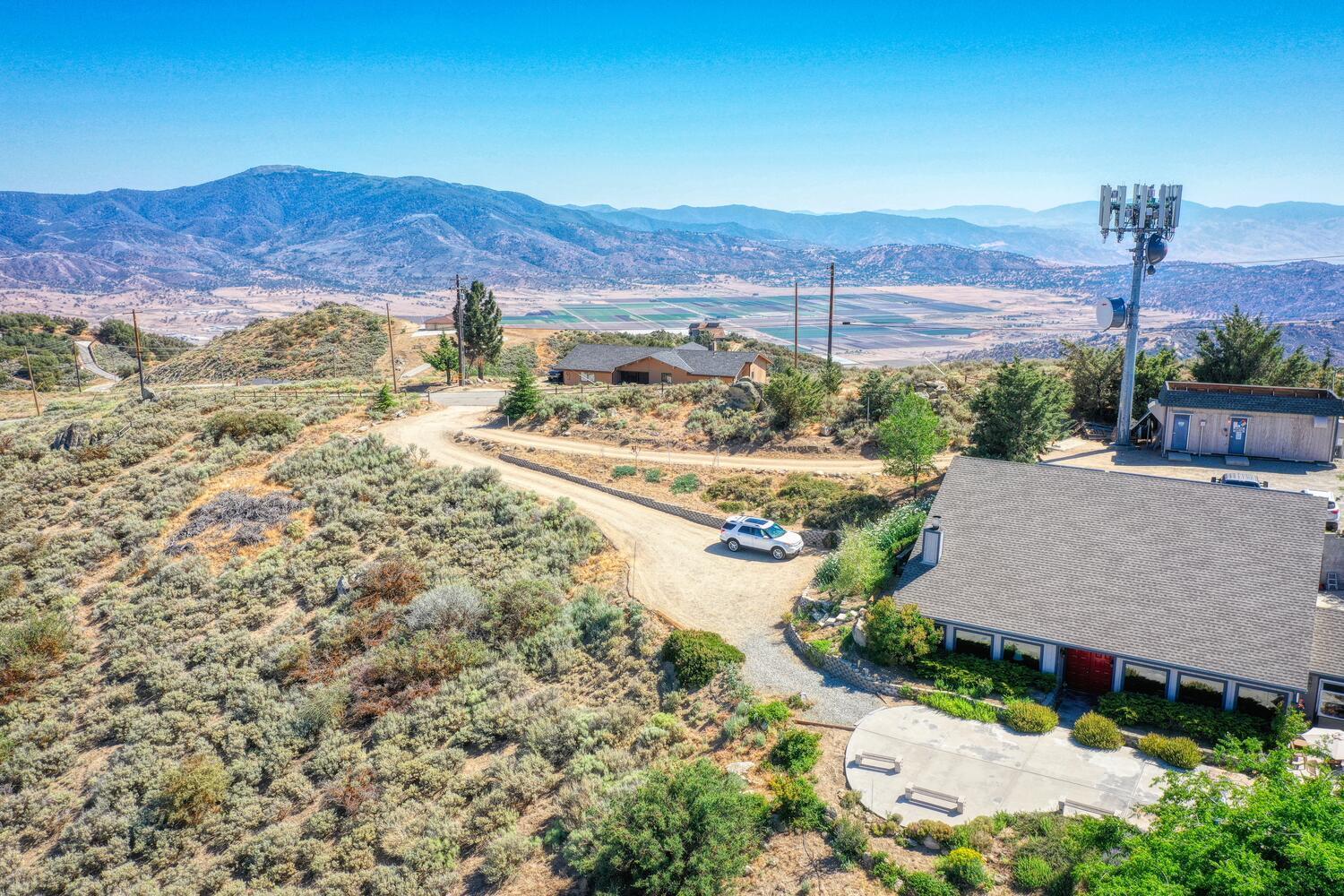23760 El Rancho Drive Tehachapi, CA 93561 - Photo 36 of 40 a view of house with mountain view