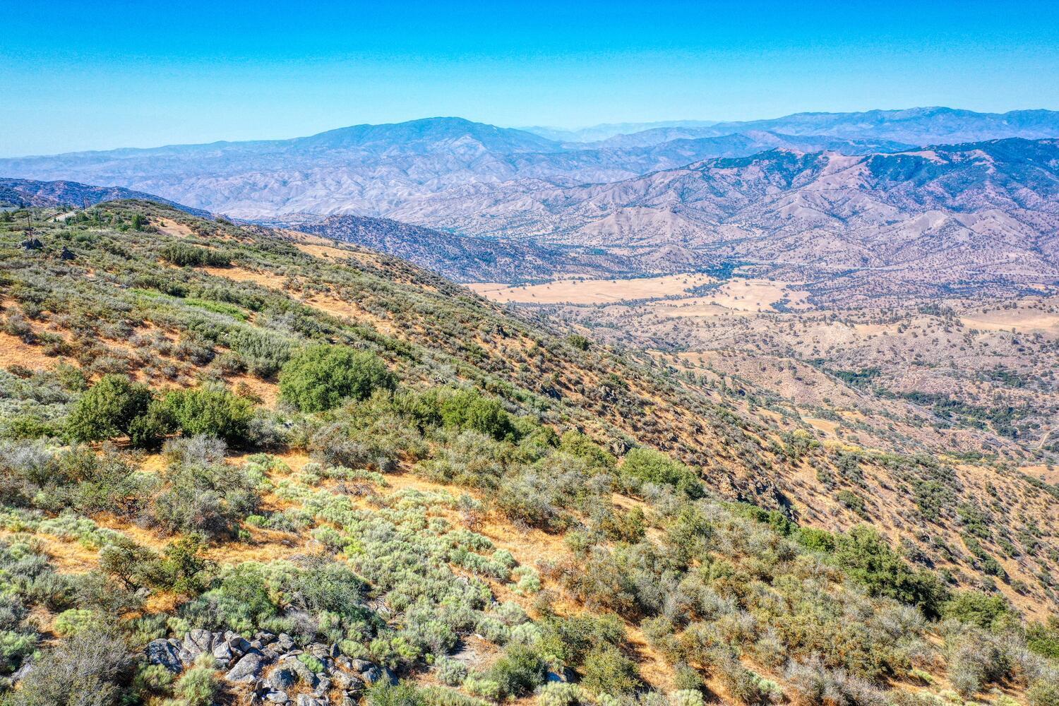 23760 El Rancho Drive Tehachapi, CA 93561 - Photo 37 of 40 a view of a mountain in the distance