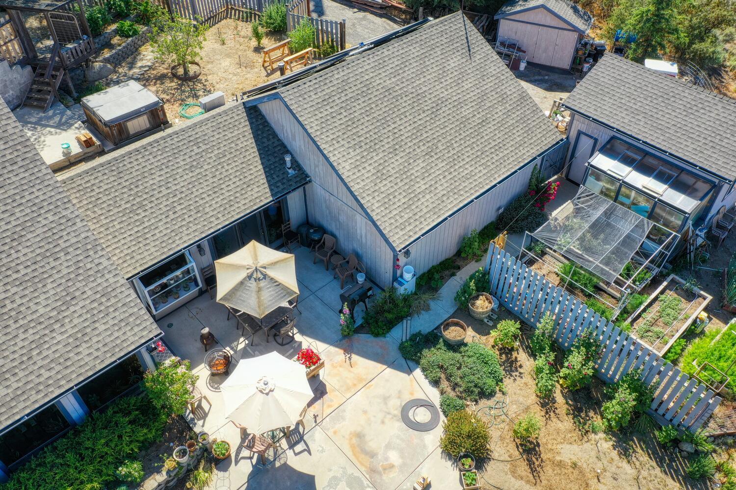 23760 El Rancho Drive Tehachapi, CA 93561 - Photo 39 of 40 an aerial view of a house with a yard