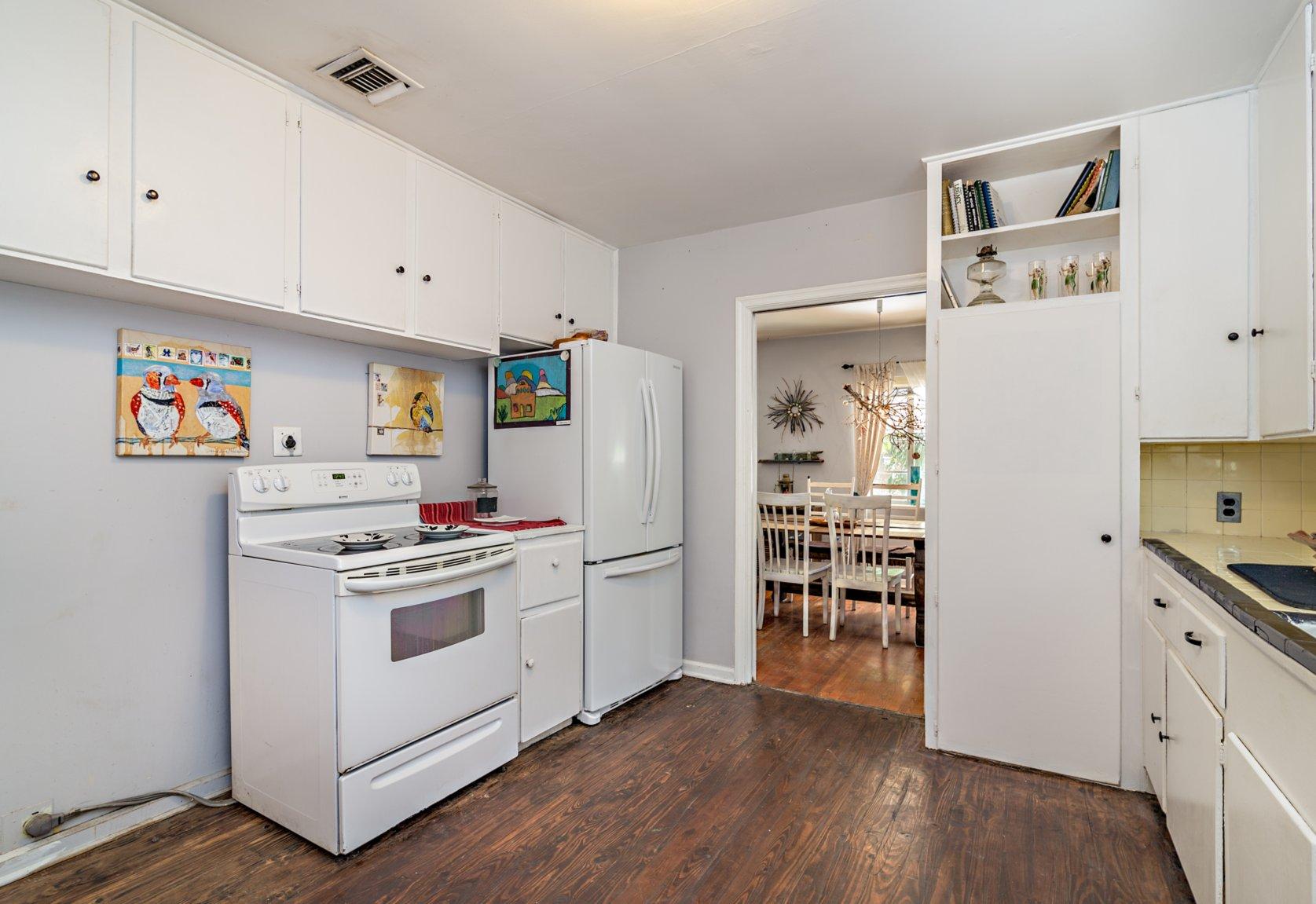 726 Sunset Road West Palm Beach, FL 33401 - Photo 15 of 25 Kitchen