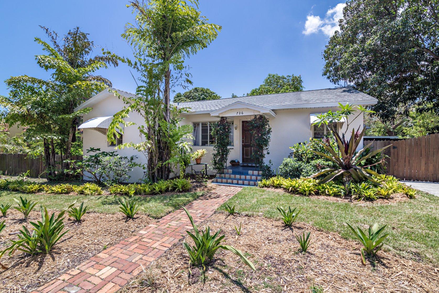726 Sunset Road West Palm Beach, FL 33401 - Photo 2 of 25 Front