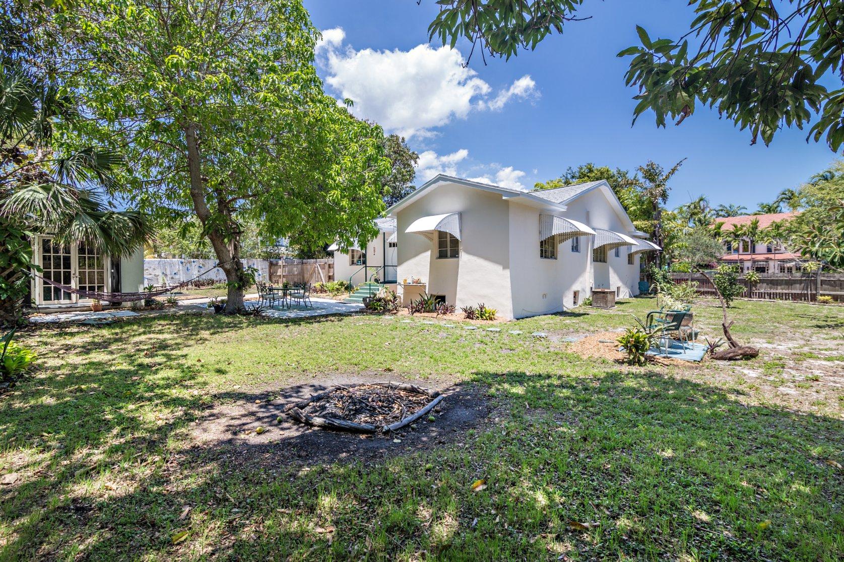 726 Sunset Road West Palm Beach, FL 33401 - Photo 23 of 25 Back Yard