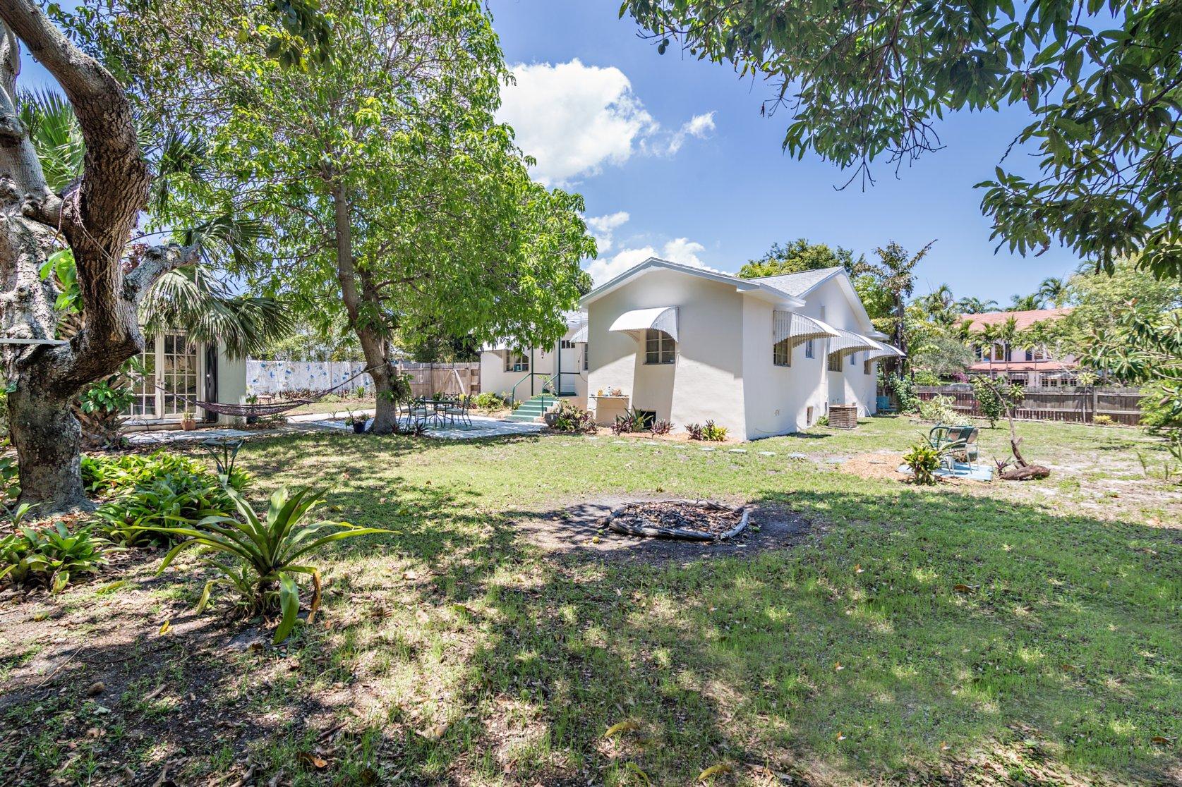 726 Sunset Road West Palm Beach, FL 33401 - Photo 24 of 25 Back Yard