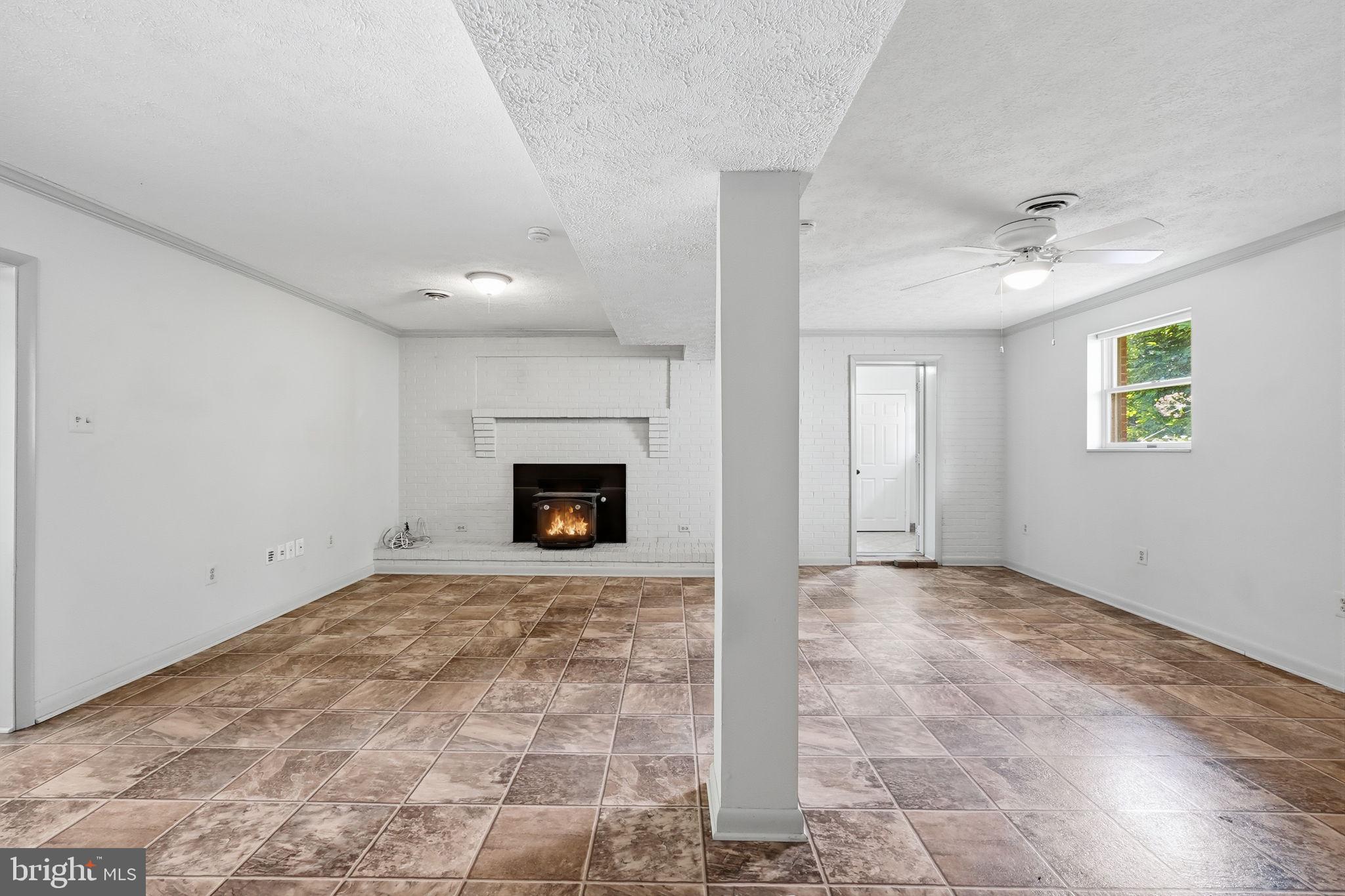 15010 Rolling Ridge Road Haymarket, VA 20169 - Photo 25 of 61 Spacious living area with cozy fireplace.