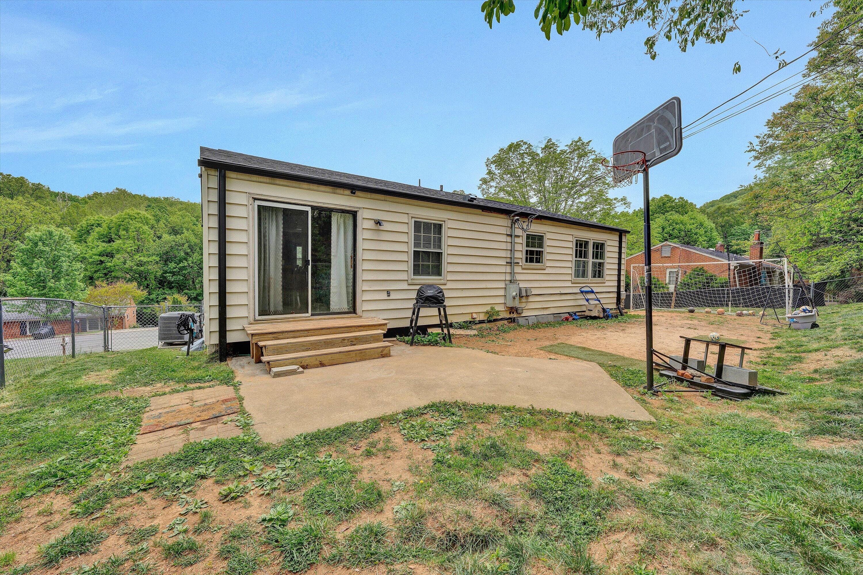 3323 Longhorn Road Roanoke, VA 24018 - Photo 22 of 24 25-DSC00117