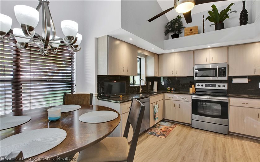 3901 Divot Road Sebring, FL 33872 - Photo 3 of 24 Gallery Image 3