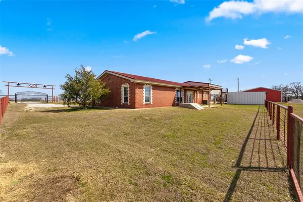 $570,000 | 1219 County Road 3550, Paradise, TX 76073