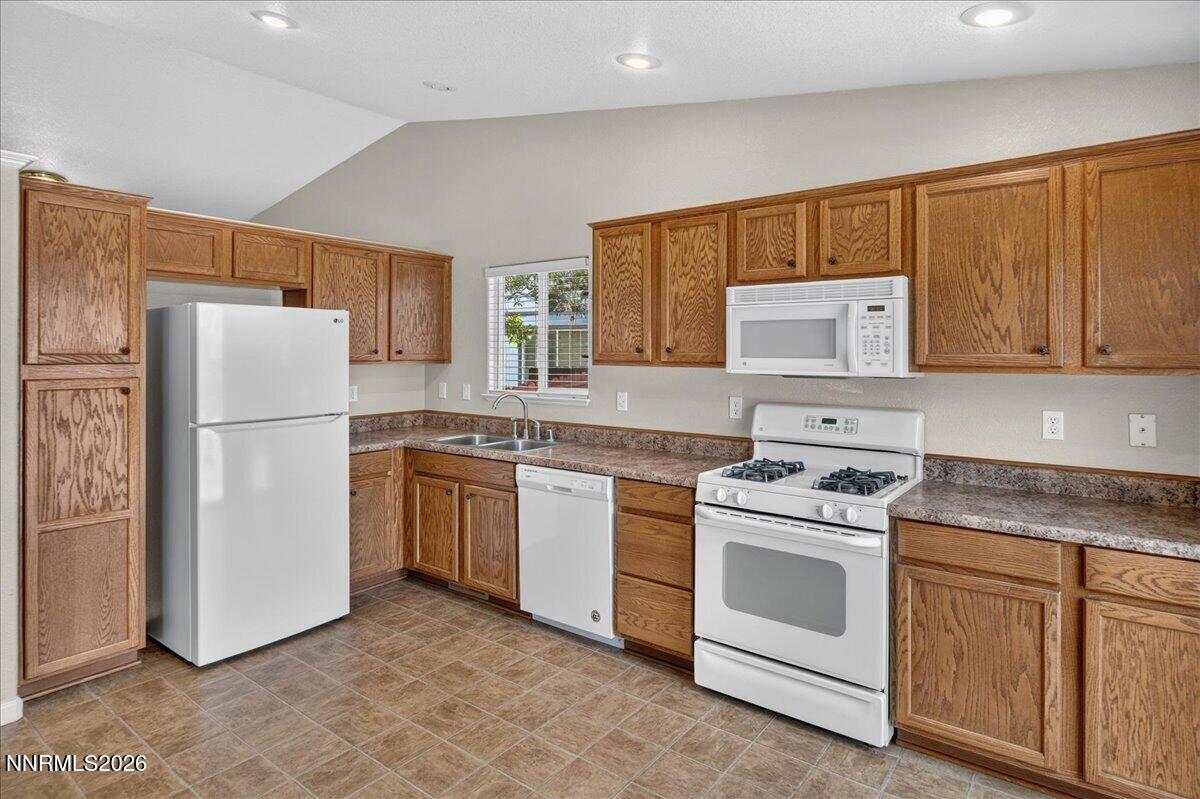 18329 Dustin Court Reno, NV 89508 - Photo 8 of 29 Kitchen