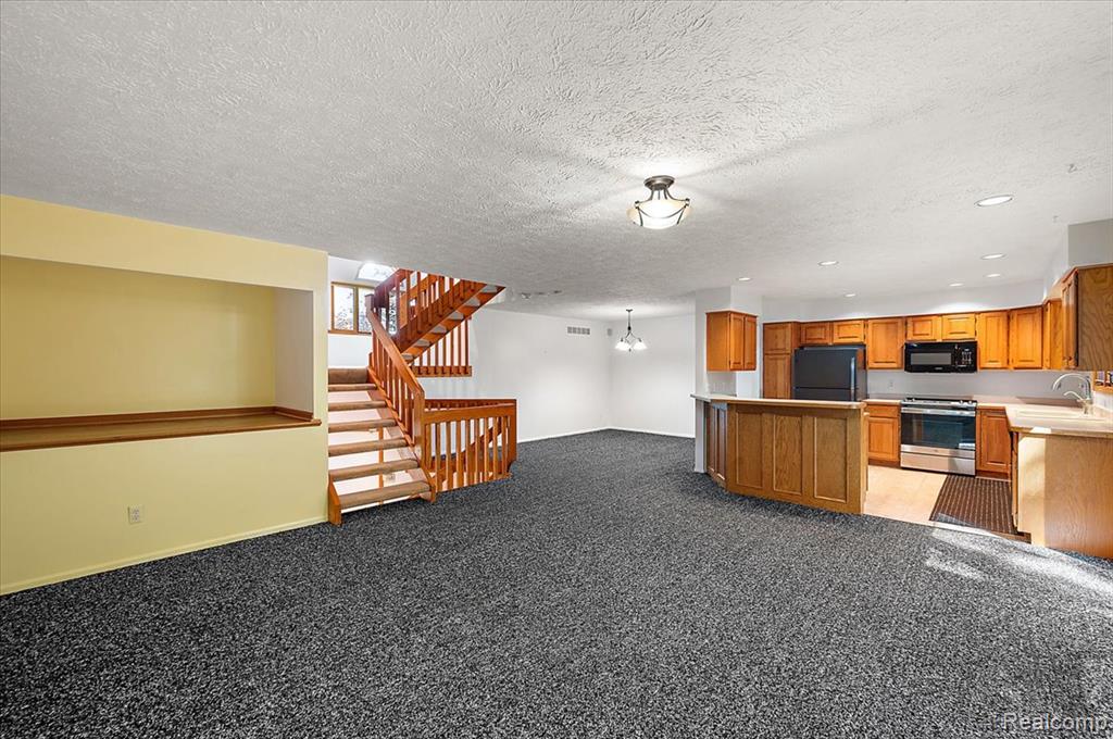 6583 Ridgeview Drive Clarkston, MI 48346 - Photo 21 of 65