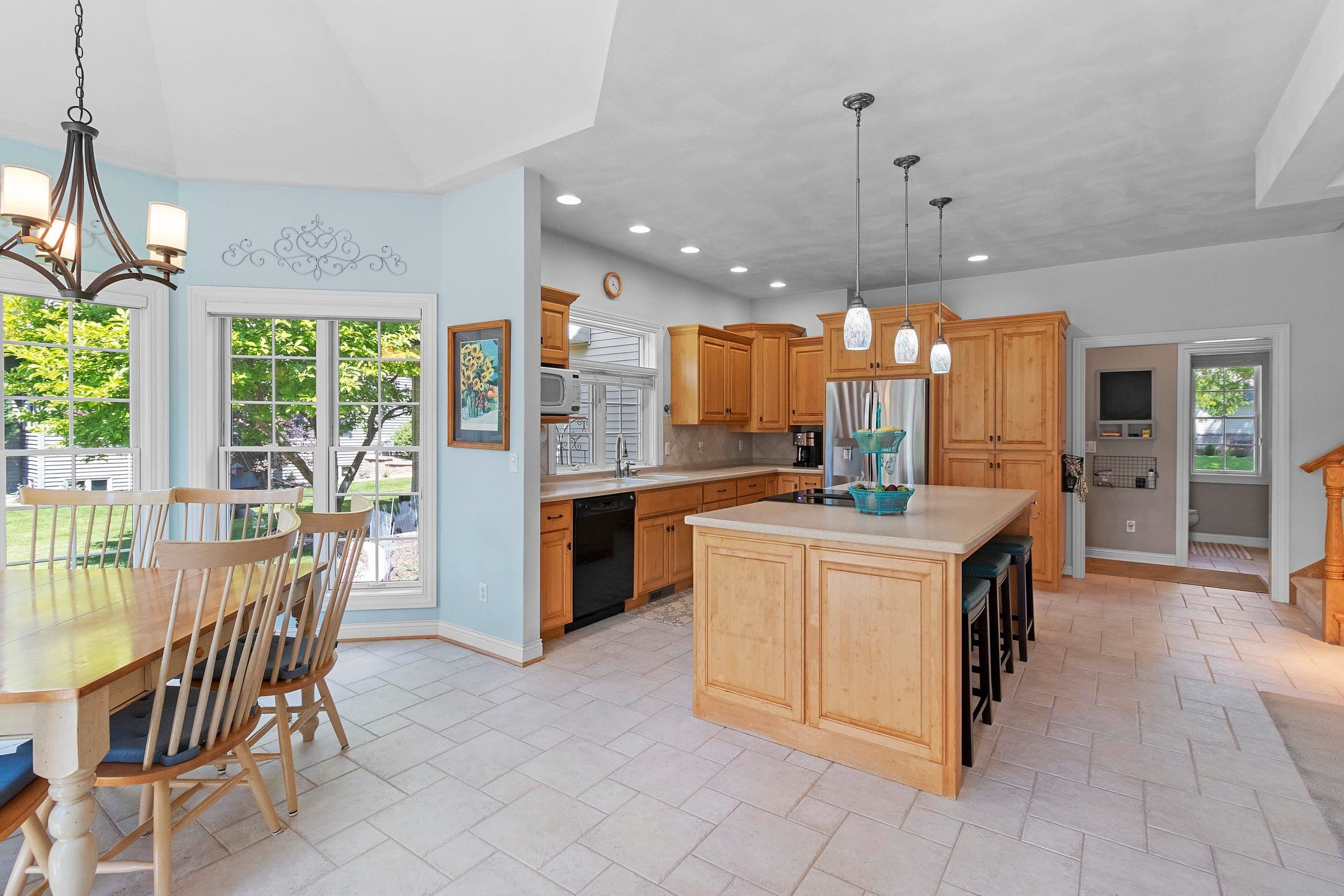 421 East Sheffield Lane Appleton, WI 54913 - Photo 10 of 81