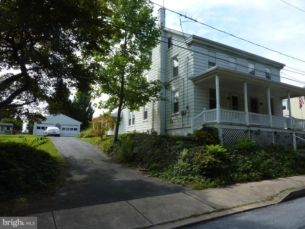 34 Maple Street Lititz, PA 17543 - Photo 3 of 29