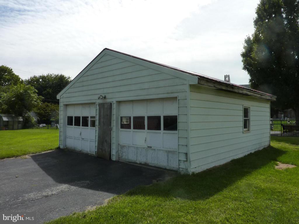 34 Maple Street Lititz, PA 17543 - Photo 9 of 29