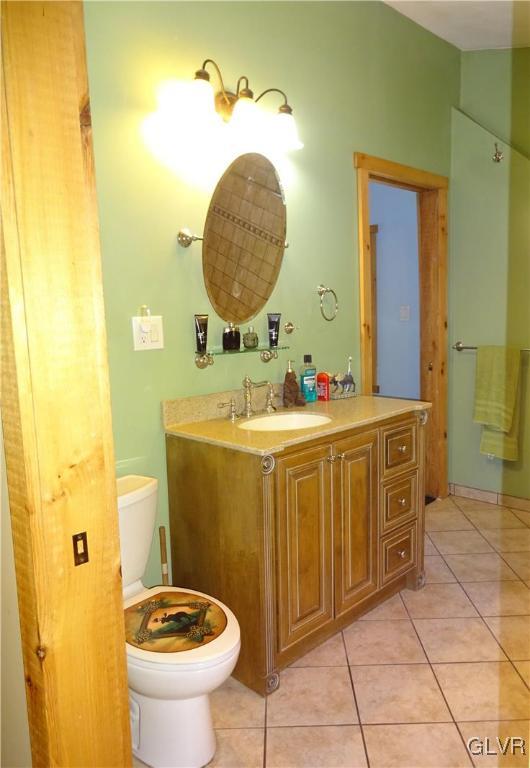 1858 River Road Mount Bethel, PA 18343 - Photo 23 of 50 2nd floor full bath