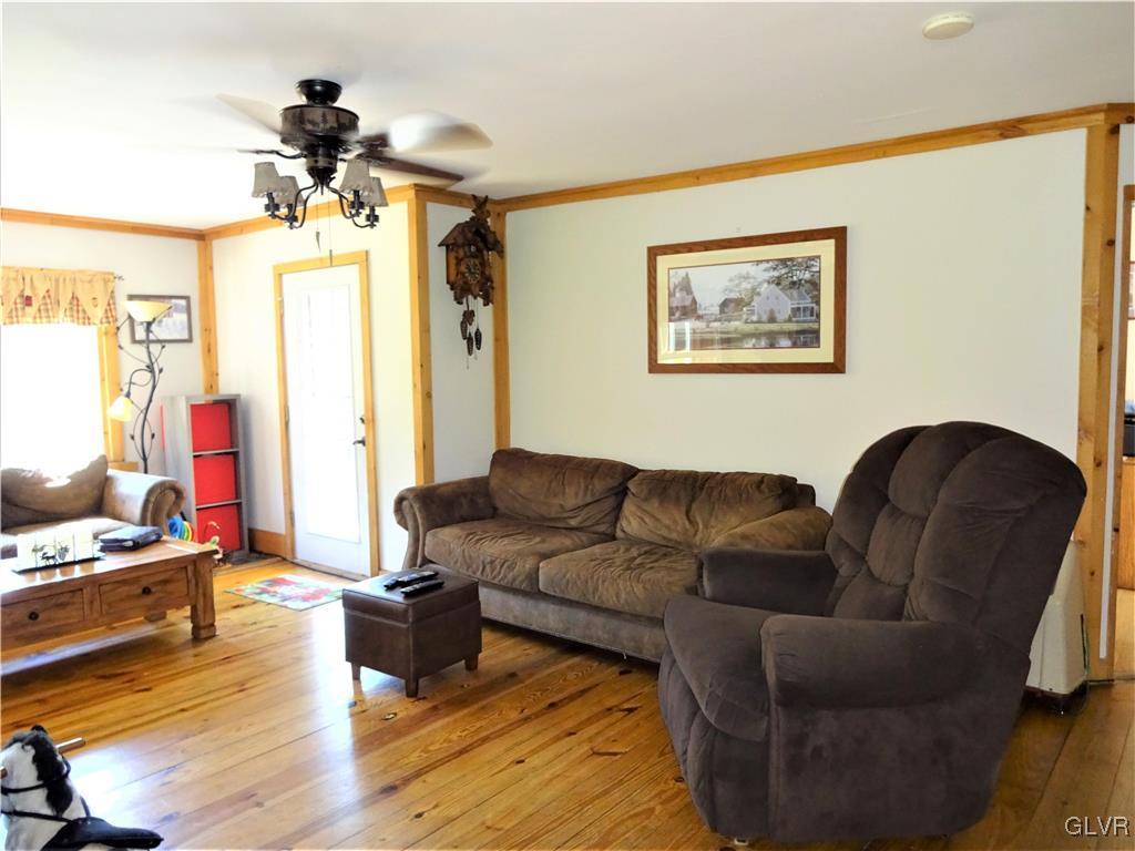 1858 River Road Mount Bethel, PA 18343 - Photo 7 of 50 Living Room