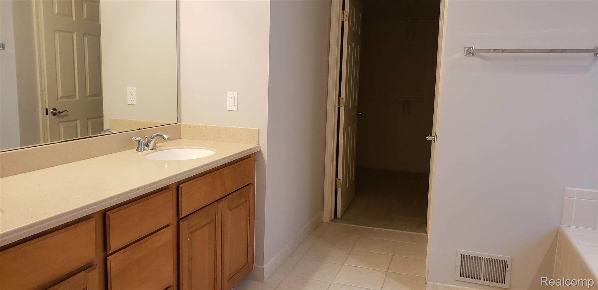 4599 Chatford Court Rochester, MI 48306 - Photo 24 of 46 20200921_162855.jpg
