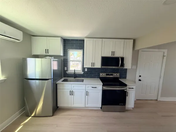 $1,250 | 2919 Avenue K, Unit 3, Galveston, TX 77550