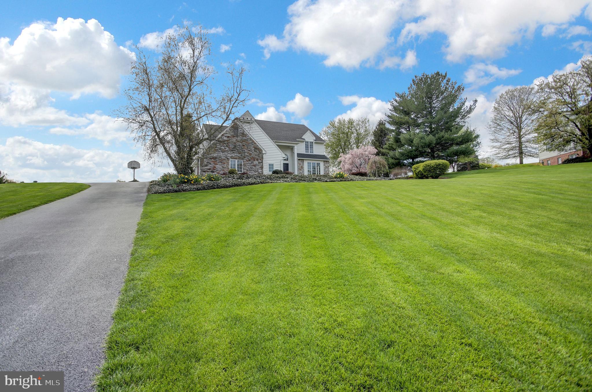 12 Strawberry Lane Lititz, PA 17543 - Photo 3 of 43 Front