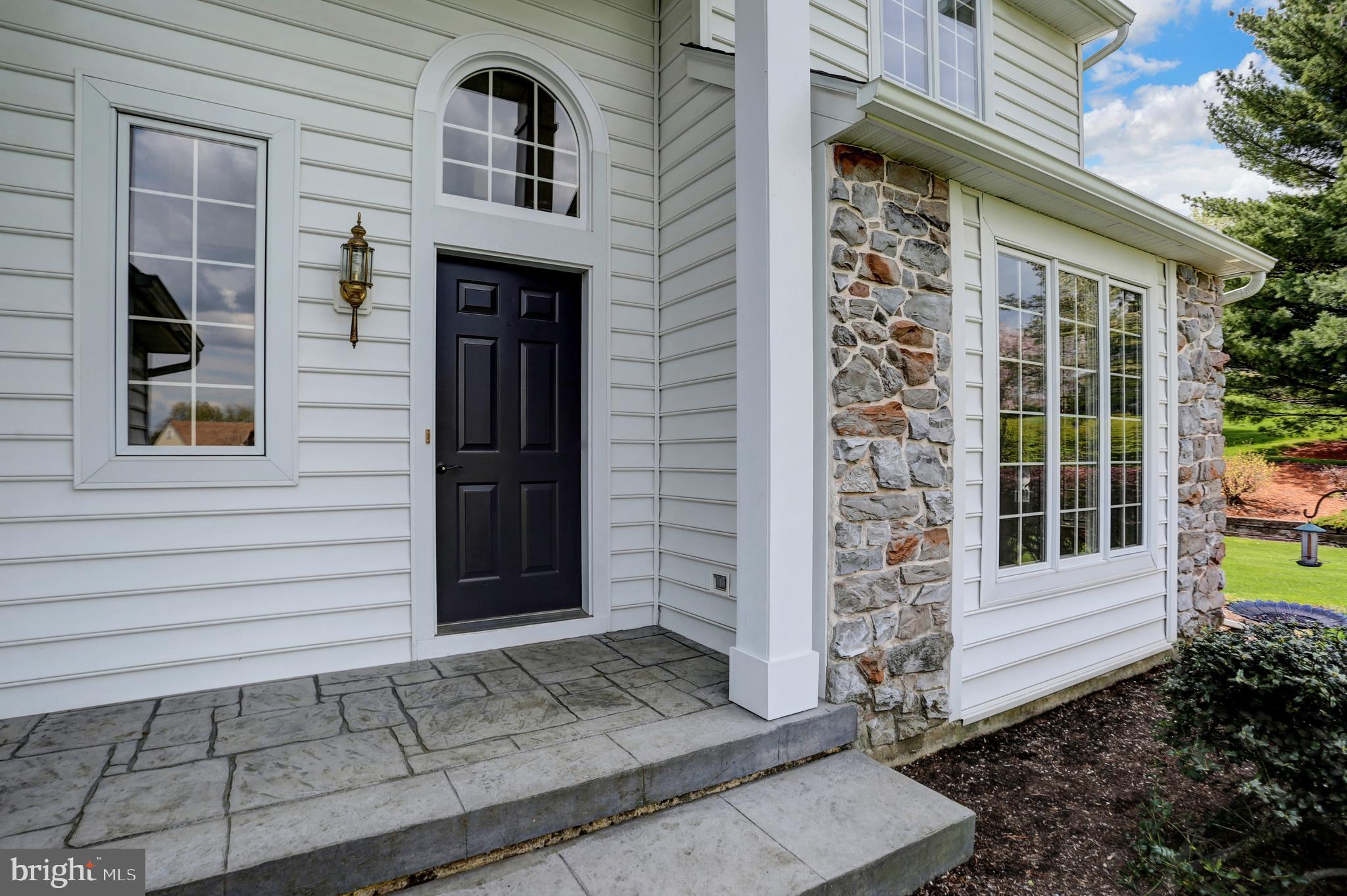 12 Strawberry Lane Lititz, PA 17543 - Photo 4 of 43 Entrance