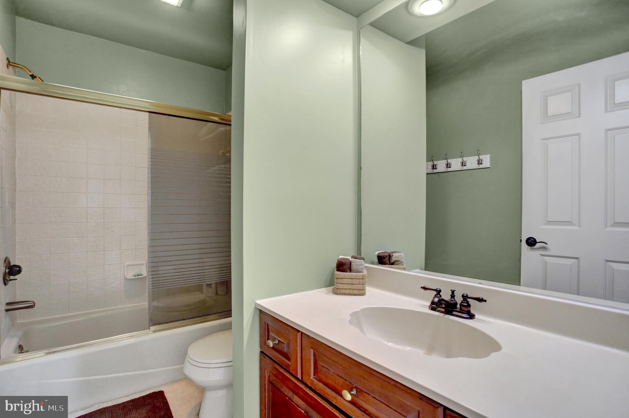 12 Strawberry Lane Lititz, PA 17543 - Photo 38 of 43 Full bath