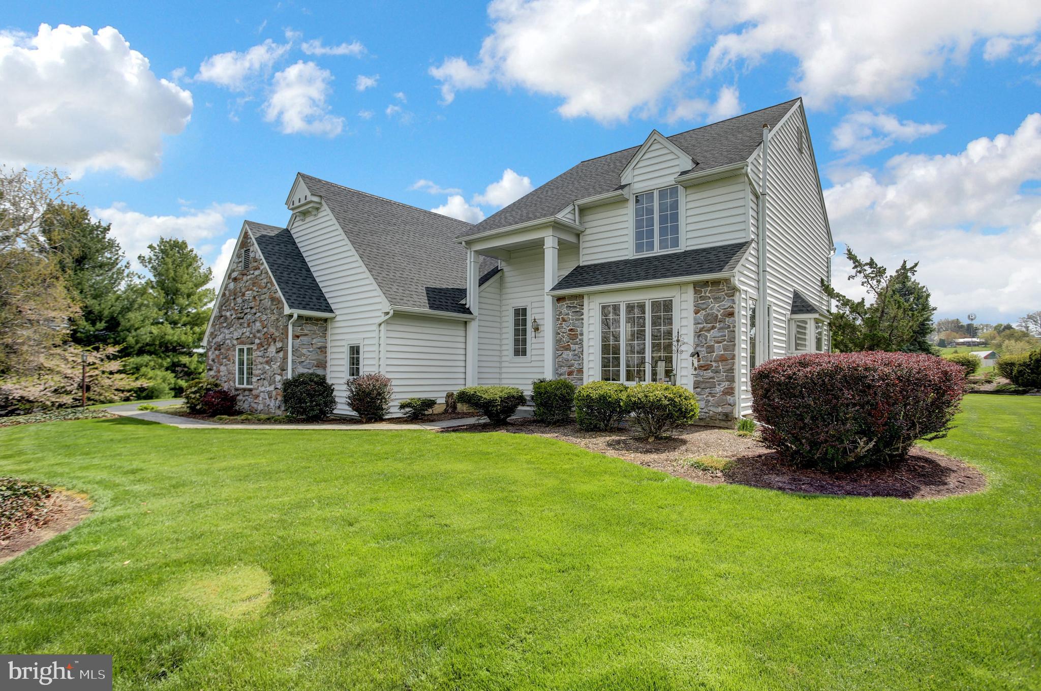 12 Strawberry Lane Lititz, PA 17543 - Photo 5 of 43 Front