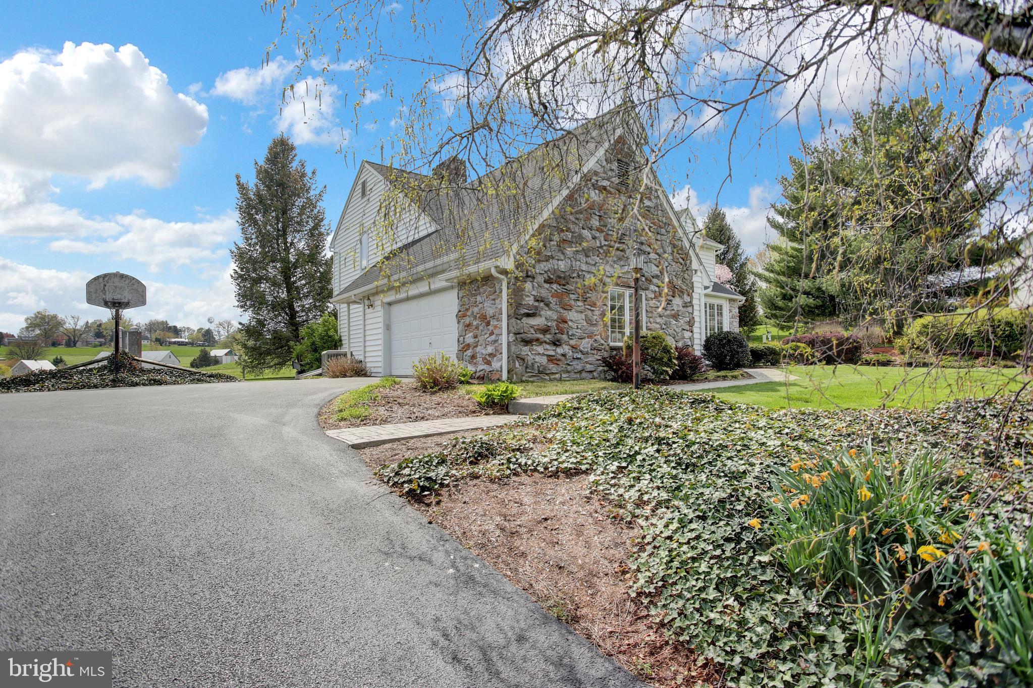 12 Strawberry Lane Lititz, PA 17543 - Photo 6 of 43 Front