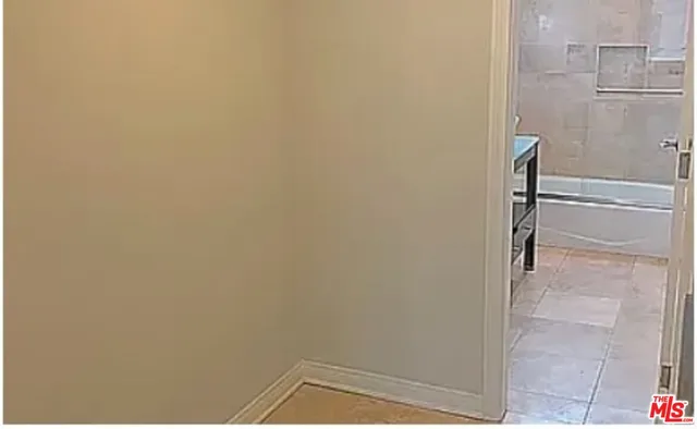 $3,190 | 866 Hilldale Avenue, Unit 3, West Hollywood, CA 90069