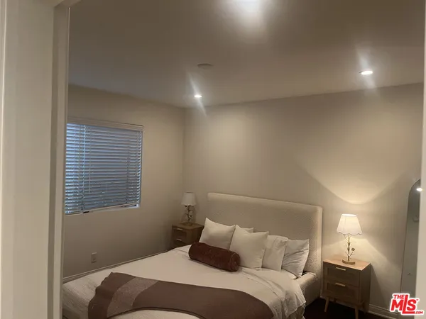 $3,190 | 866 Hilldale Avenue, Unit 3, West Hollywood, CA 90069