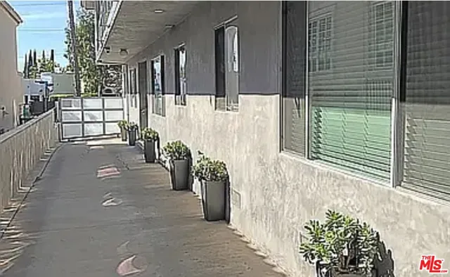 $3,190 | 866 Hilldale Avenue, Unit 3, West Hollywood, CA 90069