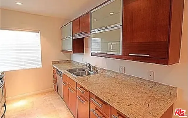 $3,190 | 866 Hilldale Avenue, Unit 3, West Hollywood, CA 90069