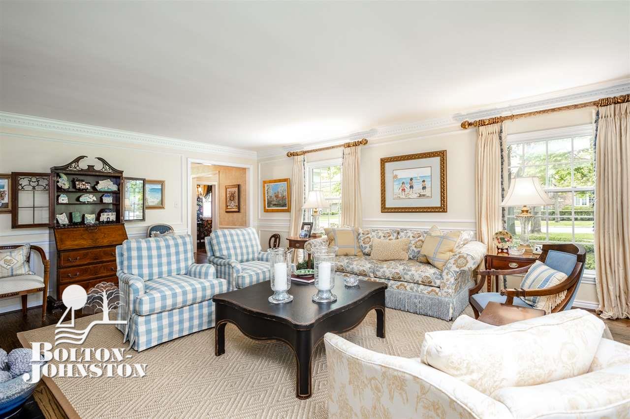 99 Stephens Road Grosse Pointe, MI 48236 - Photo 8 of 75 Living Room