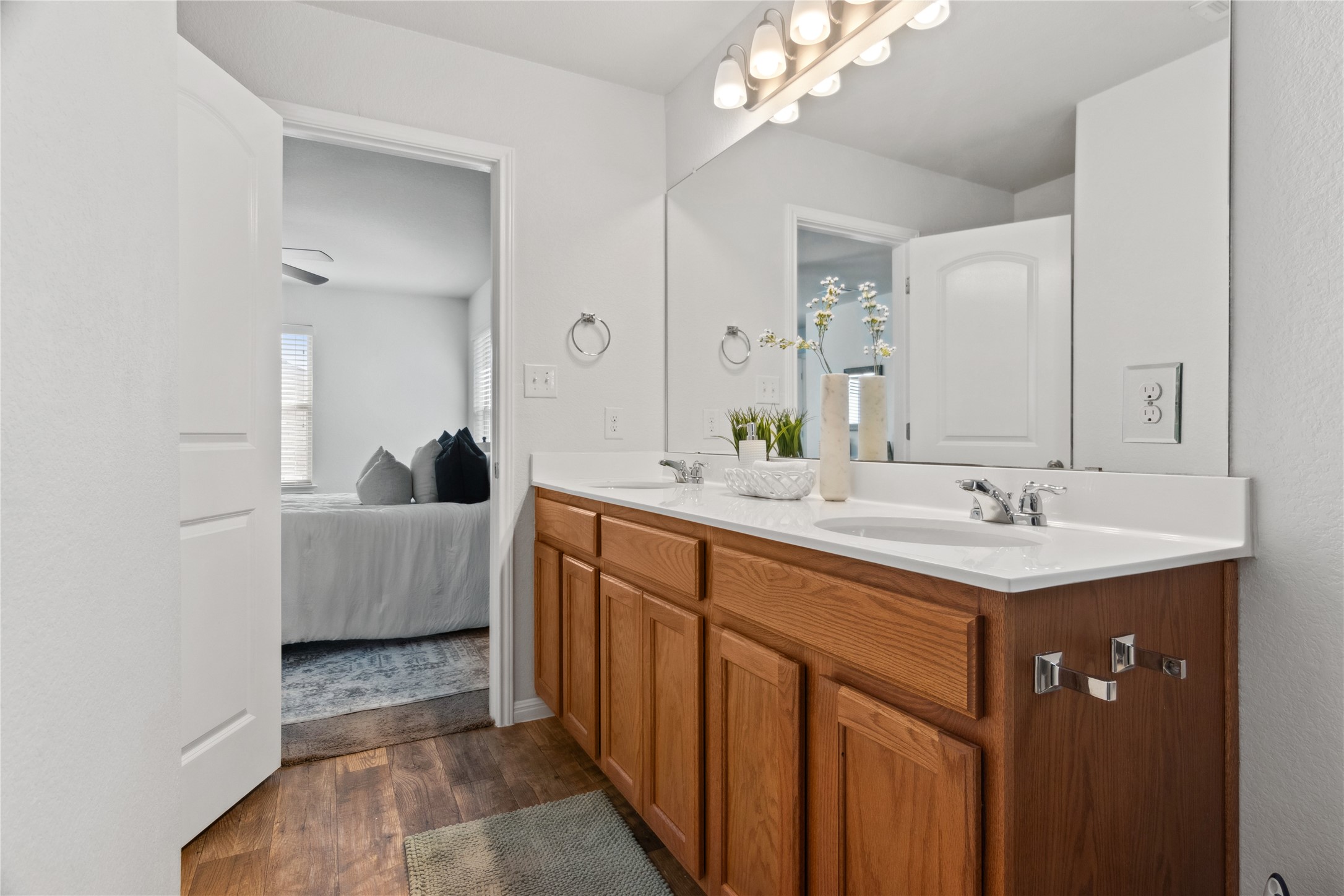 208 Callahan Lane Leander, TX 78641 - Photo 22 of 38 Master bathroom