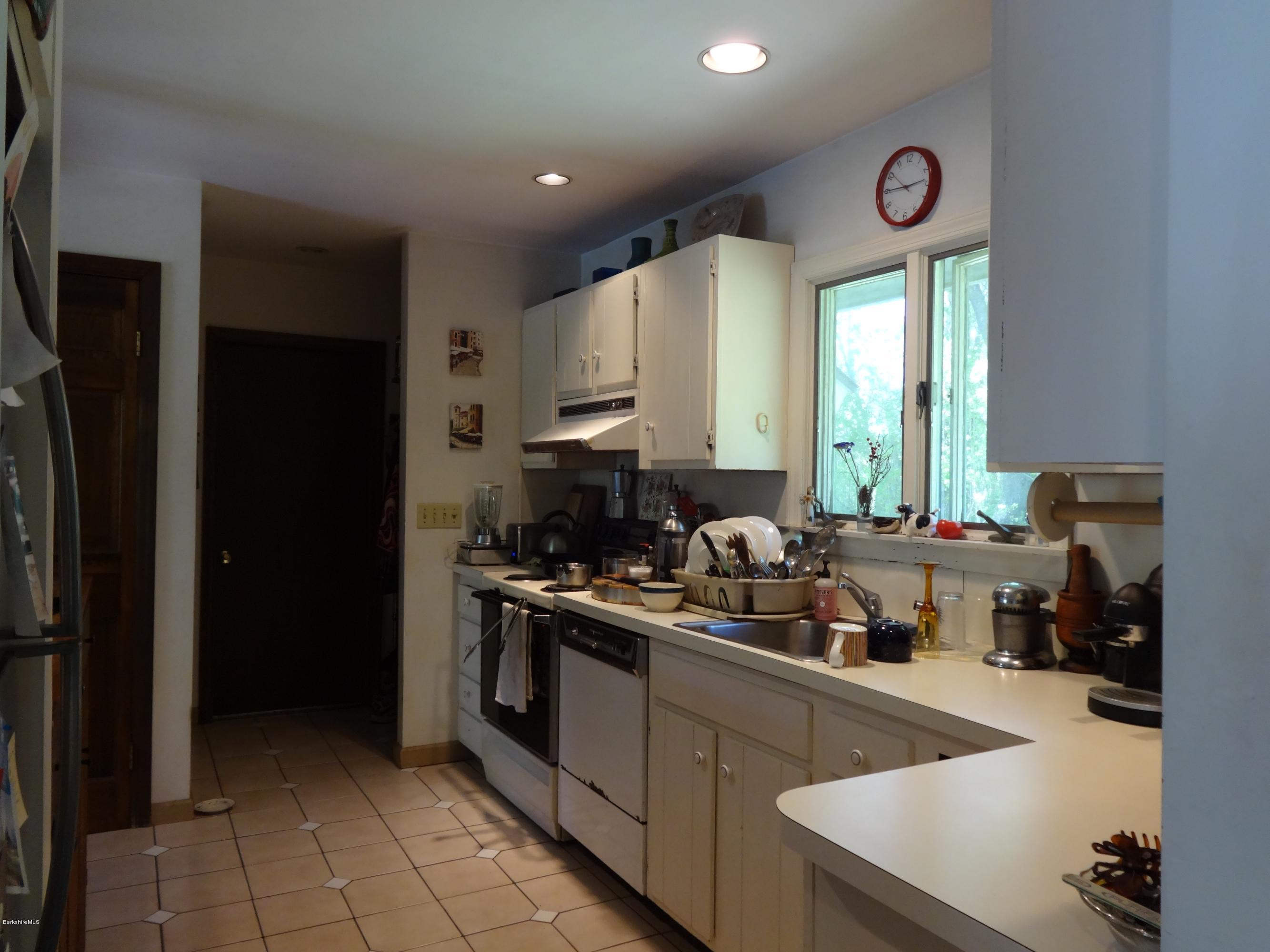 494 Tamarack Road Pittsfield, MA 01201 - Photo 10 of 47 053
