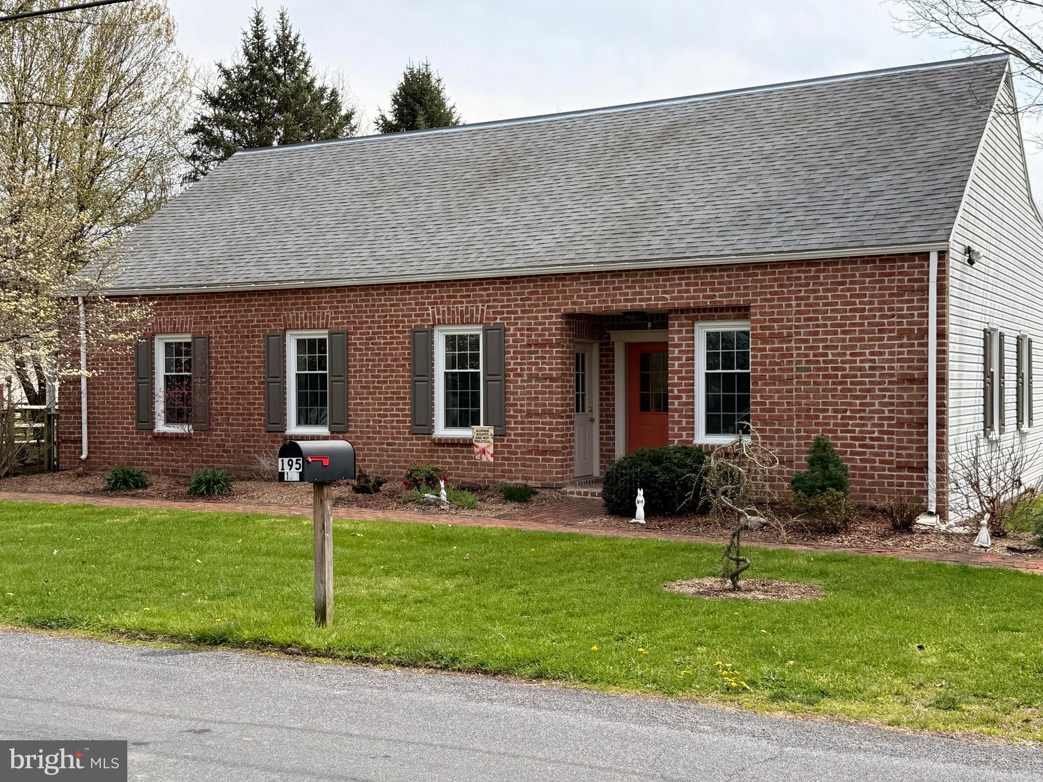 195 East Yellowbreeches Road Carlisle, PA 17015 - Photo 2 of 32