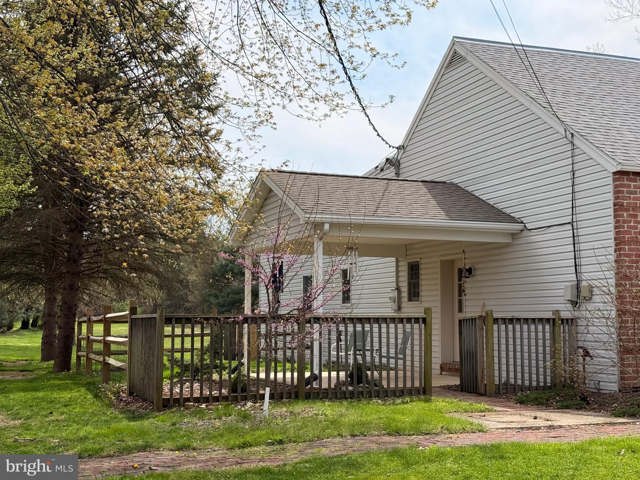 195 East Yellowbreeches Road Carlisle, PA 17015 - Photo 3 of 32